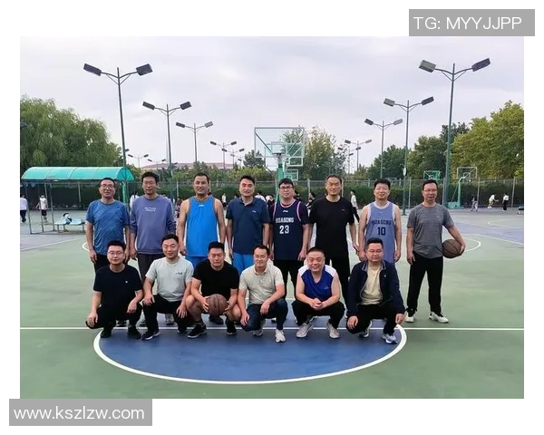 充气的篮球带来的快乐与挑战让我们在运动中感受团队的力量与友谊的真谛